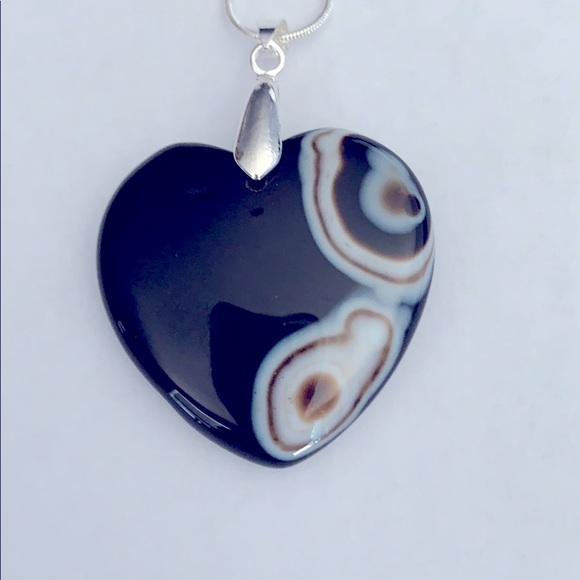 Jewelry - A black heart pendant necklace